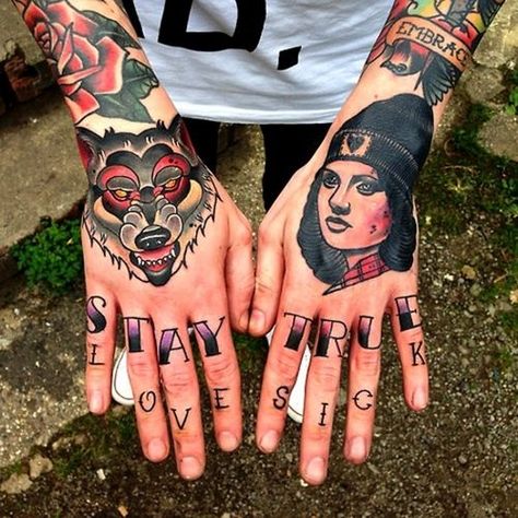 http://tattoomagz.com/american-traditional-tattoo/colorful-fingers-american-traditional-tattoo/ Stay True Tattoo, Knuckle Tattoo, Knuckle Tattoos, Wolf Tattoo Design, True Tattoo, Geniale Tattoos, Wolf Tattoos, Dream Tattoos, American Traditional Tattoo