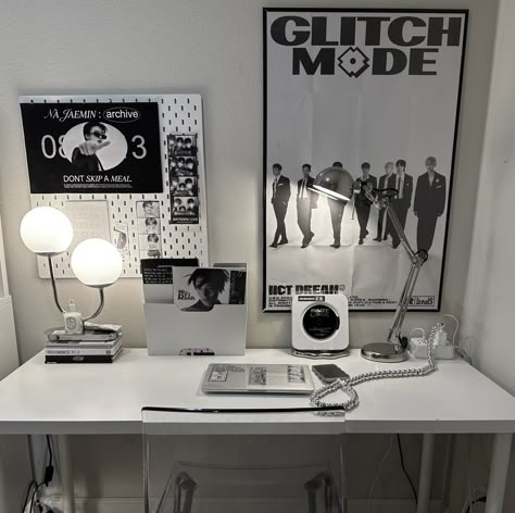 Kpop Room Black, Monochrome Apartment, Room Black And White, Desk Aesthetic, Kpop Room, Study Desk Decor, Desk Inspiration, Desk Makeover, Room Redesign