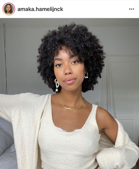 Short Natural Hair Aesthetic, 4b Haircut, Medium Length Afro, Round Afro, Short Curly Afro, Short Hair Outfits, Cabello Afro Natural, Short Natural Curly Hair, Natural Curly Hair Cuts