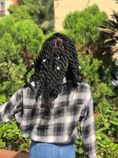 Jumbo twists with wool💚 Jumbo Twist With Braiding Hair, Yeye Wool, Bantu Twist With Brazilian Wool, How To Style Brazilian Wool Twist, Jumbo Messy Twists, Jumbo Twist With Brazilian Wool, Brazilian Wool, Jumbo Twists, Natural Hair