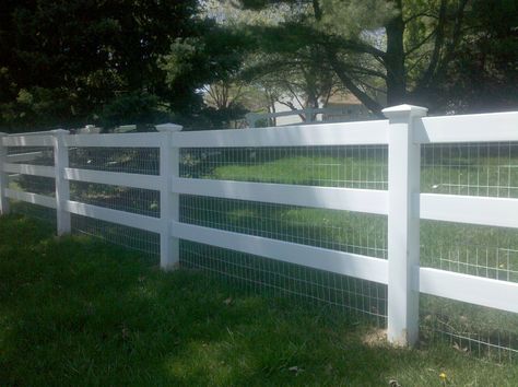 White Farm Fence, Country Fences And Gates, Backyard Retreat Ideas, Sliding Fence Gate, Cottage Fence, Sliding Fence, White Fence Farm, Dog Fence Ideas, Hedges Landscaping