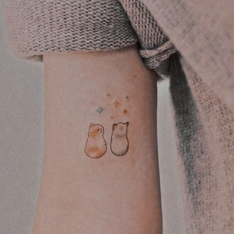 Vegan Tattoo Minimalist, Ginger Cat Tattoo, Calico Cat Tattoo, Orange Cat Tattoo, Best Friends Tattoo, Tattoo Back Tattoo, Simple Cat Tattoo, Friends Tattoo, Cat Tattoo Simple