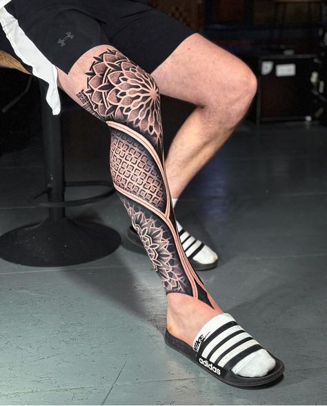 Mandala Tattoo Men Leg, Leg Tattoo Design For Men, Leg Tattoo Men Design, Leg Mandala Tattoo, Geometric Leg Tattoo, Geometric Tattoo Leg Sleeve, Mandala Leg Tattoo, Tattoo Maori Perna, Mandala Tattoo Leg