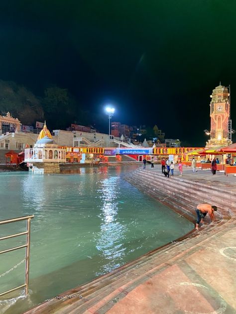 Haridwar Night Snap, Vrindavan Instagram Story, Haridwar Snapchat Story, Haridwar Snap, Haridwar Photography, Beautiful Sky Pictures, Creative Snapchats, Vrindavan Dham, Mahakal Pic Ujjain