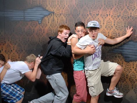 15 Haunted House Photos of Terrified People Cursed Poses, Tell Me Three Things, Silly Poses, Draw Your Squad, Funny Photos Of People, Fear Factory, Memes In Real Life, Funny Poses, Draw The Squad