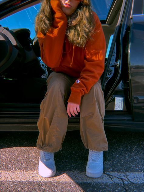 Champion Hoodie Outfit Aesthetic, Orange Hoodie Outfit Aesthetic, Orange Fleece Outfit, Orange Hoodie Aesthetic, Brown Sweatpants Outfit, Orange Hoodie Outfit, Chill Winter Outfit, Chill Streetwear, Quarter Zip Outfit