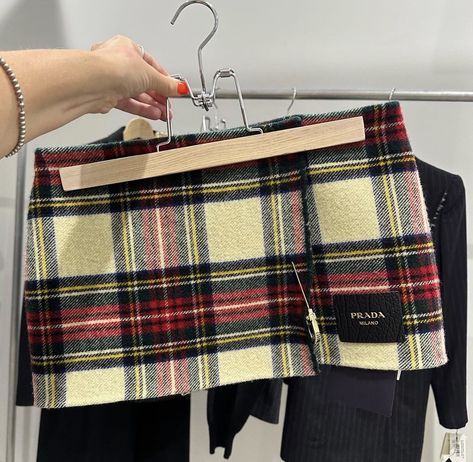 Prada Mini Skirt, Prada Skirt, Prada Mini, Chanel Skirt, Luxury Lifestyle Fashion, Fashion Project, Mood Board Fashion, Plaid Mini Skirt, Fashion Fits