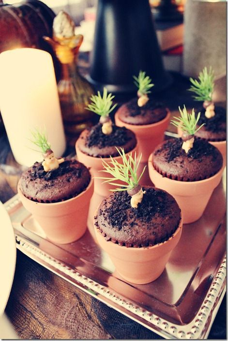 Mandrake Cakes for Harry Potter Party... this could be cute for a baby shower also!!: Harry Potter Food Ideas, Harry Potter Motto Party, Harry Potter Weihnachten, Baby Harry Potter, Harry Potter Shower, Harry Potter Snacks, Harry Potter Bridal Shower, Harry Potter Marathon, Cumpleaños Harry Potter