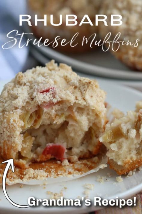 Rhubarb Ideas, Rhubarb Streusel Muffins, Rhubarb Muffins Recipe, Rhubarb Breakfast, Recipes Muffins, Freeze Rhubarb, Rhubarb Muffins, Streusel Muffins, Muffin Streusel