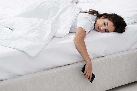 Woman sleeping while holding her phone F... | Free Photo #Freepik #freephoto #technology Sleeping Pose, Woman Sleeping, Boyfriend Sleeping, Best Love Pics, Sleeping Women, Bed Photos, Healthy Lifestyle Quotes, Lover Clothes, Photo Woman