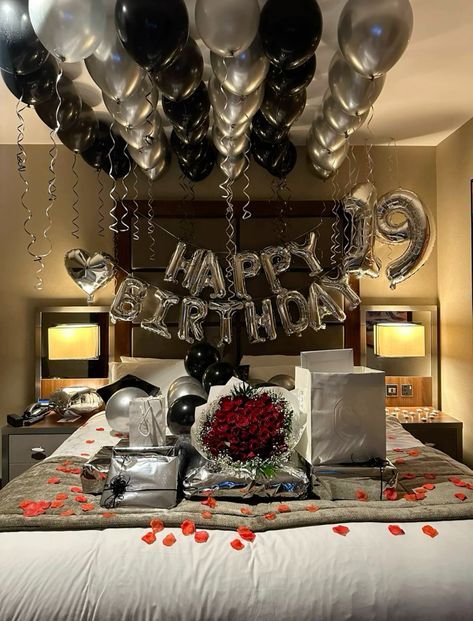 Decorated Bedroom For Boyfriend Birthday, Birthday For Bf, Decorating Room For Boyfriend Birthday, Birthday Decorations For Men Husband, Guy Birthday Party Decorations, Bedroom Birthday Decorations Boyfriend, Hotel Birthday Decor, Mens Birthday Decorations, 30th Birthday Ideas For Him