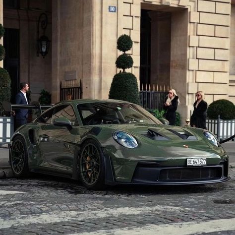 992 GT3RS in PTS Olive Green 🫒🏁 Porsche 992 Gt3 Rs, 992 Gt3 Rs, 992 Gt3, Black Porsche, Porsche 992, Porsche 550, Top Luxury Cars, British Racing Green, Porsche Gt3