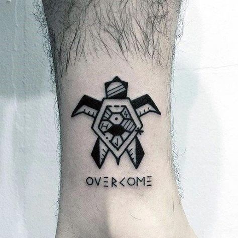 20 Overcome Tattoo Designs For Men #UltraCoolTattoos Geometric Tattos, Tattoo Calf, Tattoos Masculinas, Tato Flash, Omerta Tattoo, Clever Tattoos, Back Of Shoulder Tattoo, Cool Tattoos For Guys, Turtle Tattoo