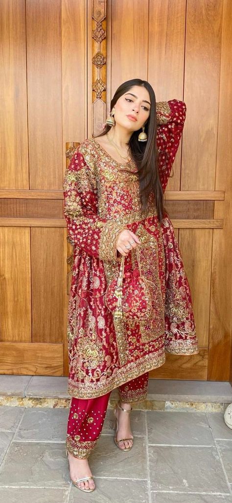 Dress Style Pakistani, Dawat Outfit, Balochi Dresses, Dress Design Pakistani, Dresses Couture, Balochi Dress, Pakistani Formal Dresses, Lace Dress Design, Newly Wed