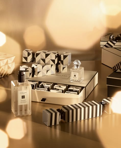 A gift you won't find elsewhere. Celebrate with luxurious gifts, exclusively available online. #SeasonOfScent Prada Christmas, Oman Luxury, Jo Malone Collection, Luxury Celebration, Christmas Newsletter, Luxurious Gifts, Christmas Campaign, Gifts Photography, Holiday 2024