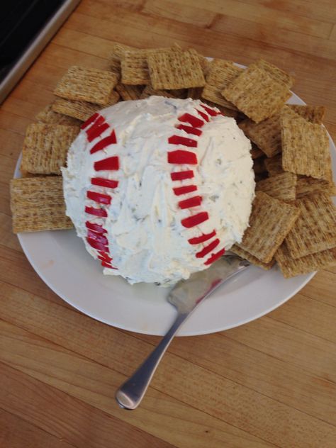 Baseball cheeseball. So easy so fun. Baby Shower Snacks Boy, Baseball Baby Shower Theme, Baby Shower Snacks, Sports Baby Shower, Baseball Theme Party, Baseball Birthday Party, Trendy Baby Shower Ideas, Baseball Party, Baseball Theme