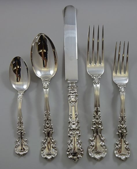 Fancy Utensils, Recycle Design, Emerald Stone Rings, Cutlery Design, Cutlery Art, Vintage Ice Cream, Food Accessories, Elegant Table Settings, Cute Kitchen