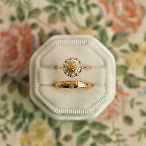 Daisy Ring Engagement, Vintage Flower Ring, Daisy Diamond Ring, Engagement Rings Flower, Daisy Engagement Ring, Flower Engagement Rings, Sunset Ring, Flower Diamond Ring, Gold Flower Ring