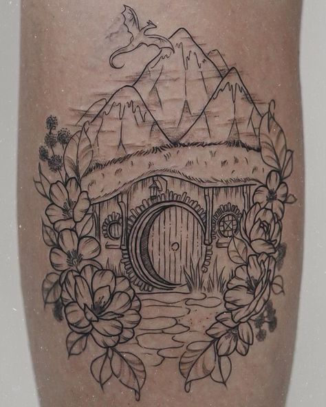 Gee Hawkes🌹 on Instagram: “Hobbit hole, misty mountains and a tiny dragon for the wonderful Holly today ☺️❤️ I’m so so glad you asked me to do this piece, I loved…” Hobbit Hole Tattoo, Hole Tattoo, Hobbit Tattoo, Writer Tattoo, Lost Tattoo, Lotr Tattoo, Lord Of The Rings Tattoo, Hobbit Art, Tiny Dragon