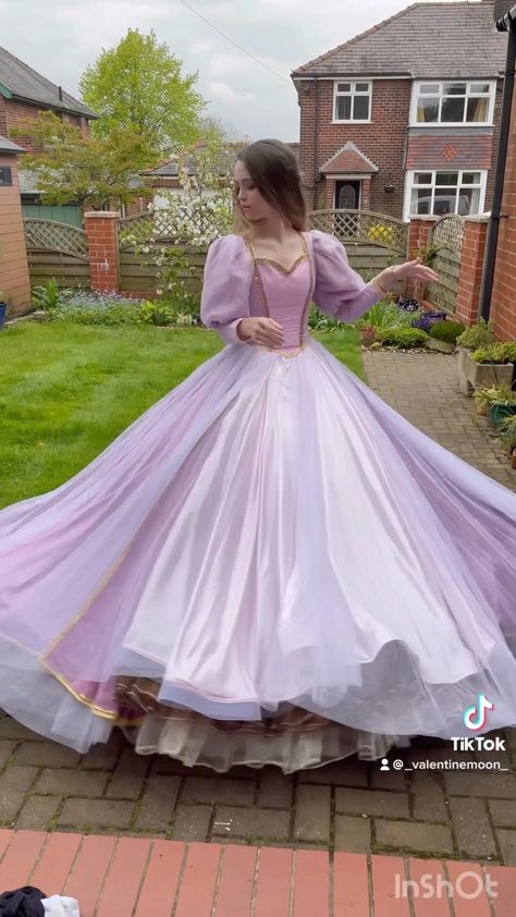 Rapunzel Gown Inspired, Kawaii Princess Dress, Barbie Rapunzel Cosplay, Rapunzel Dress Aesthetic, Disney Prom Dress, Rapunzel Dress Inspired, Barbie Rapunzel Dress, Tangled Wedding Dress, Disney Princesses Dresses