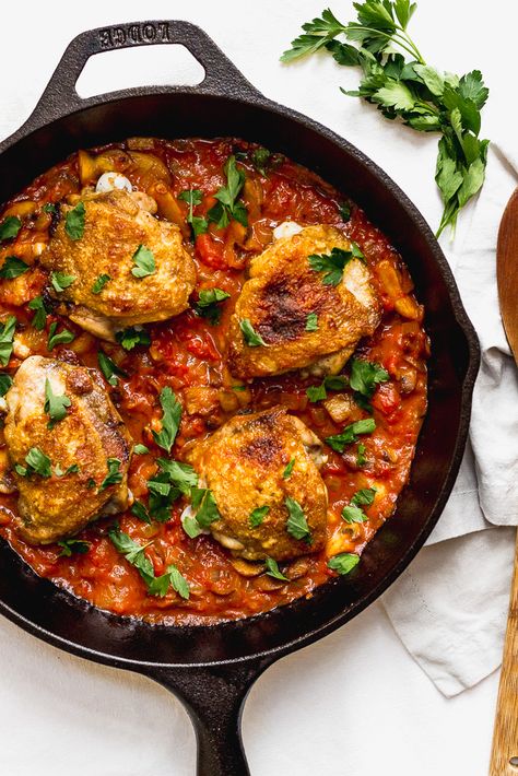 chicken marengo in a cast iron skillet Chicken Marengo, Chicken Thigh Recipes Oven, Chicken Thigh Recipes Crockpot, Boneless Chicken Thigh Recipes, Easy Chicken Dinner Recipes, Cast Iron Recipes, Baked Chicken Thighs, Recipe Chicken, Entree Recipes