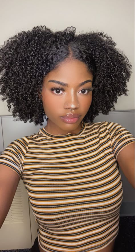 Middle Part Natural Hair Black Women, Naturally Curly Hair Black Women, Natural Long Hair Black Women, Curly 3c Hairstyles, 3c Hairstyles, Curly 3c, 3c Natural Hair, Curly Prom Hair, Short Hair Cut