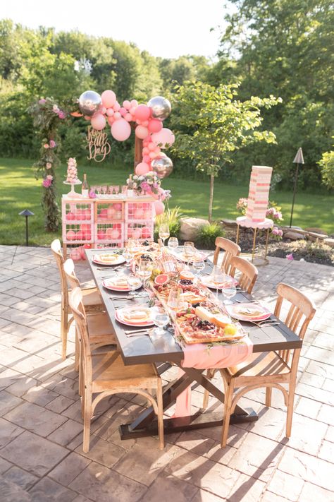 Dinner Party Spotlight: One Stylish Party Brunch Party Decorations, Backyard Dinner Party, Fashionable Hostess, Backyard Birthday, Birthday Dinner Party, Birthday Brunch, Rose Party, 18th Birthday Party, Stylish Party