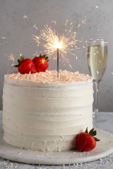 Cake And Champagne Party, Champagne And Cake Party, Cake With Swiss Meringue Buttercream, Classic White Cake, Cake And Champagne, White Birthday Cake, Cake Sparklers, Fish Birthday, Lucky Fish