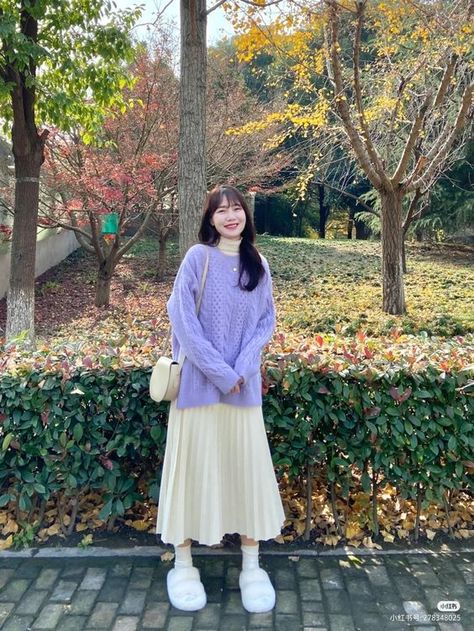 Korean Spring Outfits Aesthetic, Long Skirt Ideas, Long Skirt Outfits Korean, Japanese Spring Fashion, Outfit Ideas For Christmas, Aesthetics Outfits, Korean Winter Outfits, Winter Aesthetics, Rok Outfit