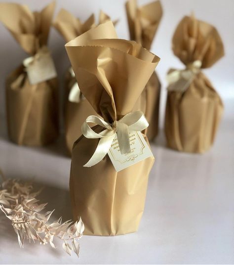 Perfume Wrapping Ideas Diy Gifts, Wrap A Candle For Christmas, Candle Packing Packaging Ideas, Candle Wrapping Ideas, Candle Wrapping, Gift Wrapping Candles, Reed Diffuser Packaging, Clear Candles, Jar Packaging