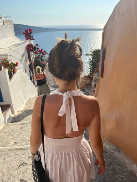 Greece Fits Summer, Greek Island Aesthetic Outfits, Brunette Summer Aesthetic, Greece Island Aesthetic, Greece Girls Trip Aesthetic, Summer Greece Aesthetic, Greece Trip Aesthetic, Greek Aesthetic Outfit, Greek Girl Aesthetic