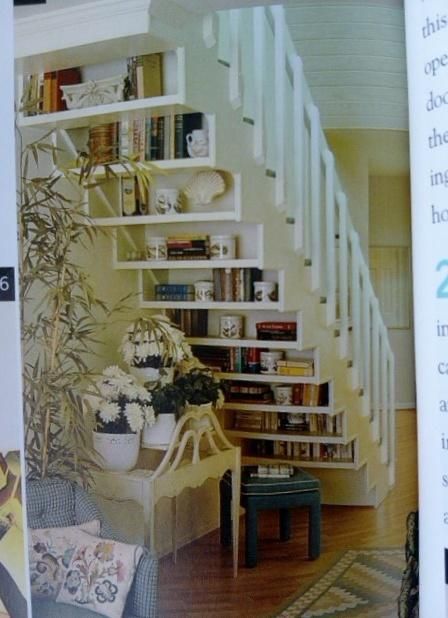 Staircase Bookshelf, Understairs Storage, Stair Storage, Home Libraries, Under Stairs, Style At Home, Home Library, Book Shelf, Design Case