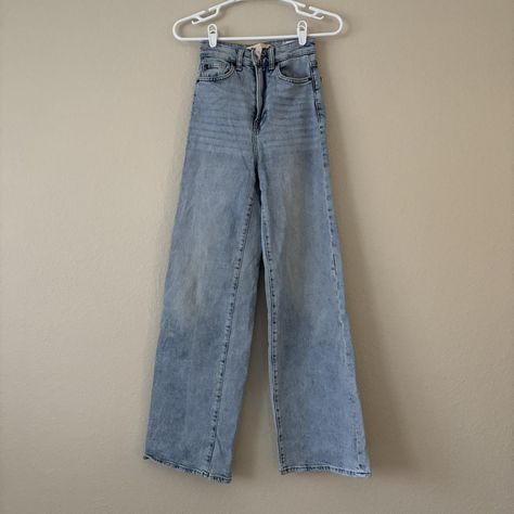 H&M light wash high waisted wide leg jeans. Excellent used condition, marked size 0 but runs small and would better fit size 00. High Waisted Wide Leg Jeans, H&m Women, Wide Leg Jeans, Leg Jeans, Womens Bottoms, Women's Jeans, H&m, Wide Leg, Women Jeans