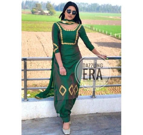 Punjabi Dress Design, Punjabi Suit Neck Designs, Custom Design Dress, Suit Neck Designs, Patiala Suit Designs, Dressing Design, Punjabi Suits Designer Boutique, Lace Suit, Mehendi Outfits