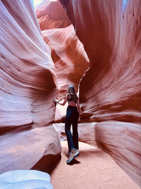 Antelope Canyon Photoshoot, Utah Outfits, Arizona Aesthetic, Antelope Canyon Arizona, Lower Antelope Canyon, Zion Canyon, Page Arizona, Arizona Road Trip, Best Photo