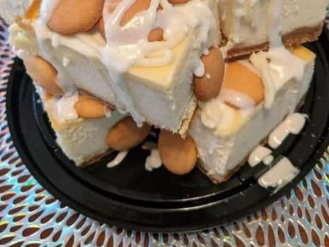 Banana Pudding Cheesecake Squares, Puding Pisang, Instant Banana Pudding, Vanilla Wafer Crust, Pecan Cobbler, Pudding Cheesecake, Cheesecake Squares, Banana Pudding Cheesecake, Cheesecake Toppings