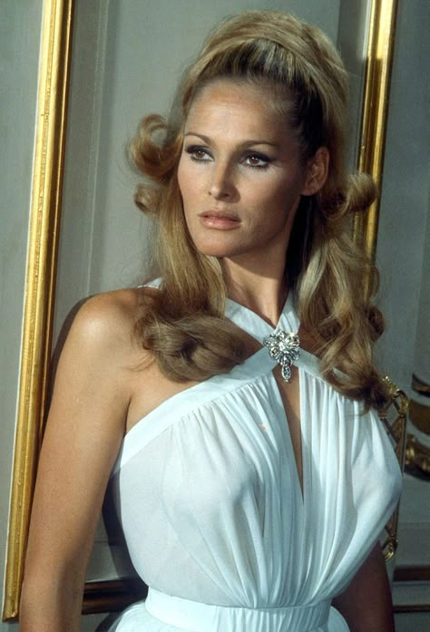 Adrienne Ames, Honey Ryder, James Bond Girls, Ursula Andress, Bond Girl, Bond James Bond, Bond Girls, James Bond 007, Actrices Hollywood