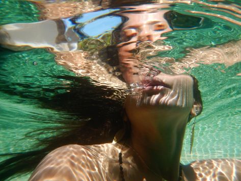 Abstract Underwater, Underwater Photoshoot, Underwater Portrait, Water Shoot, Underwater Pictures, Underwater Painting, Pool Picture, Products Photography, Underwater Art