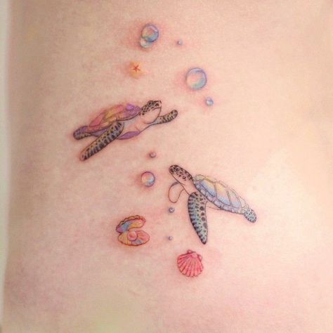 Pretty Jellyfish Tattoo, Cute Jellyfish Tattoo, Jellyfish Tattoo Color, Axolotl Tattoo, Bubble Tattoo, Small Colorful Tattoos, Stunning Tattoos, Turtle Tattoo Designs, Jellyfish Tattoo