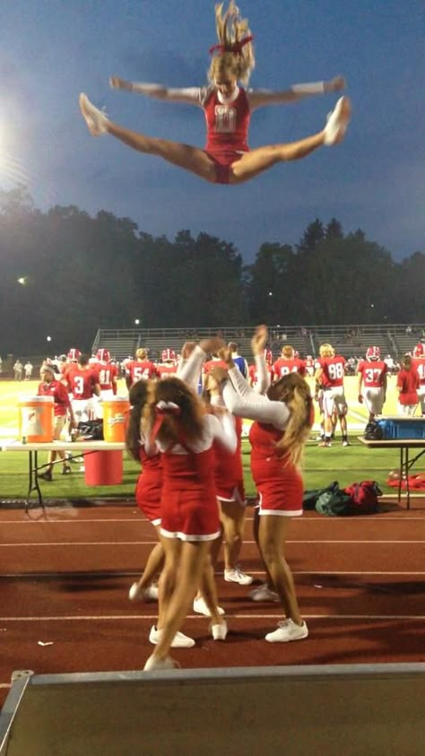 Cheerleading Basket Toss, Cheer Jumps, Basket Toss, Cheerleading Poses, Cheer Dance Routines, Sideline Cheer, Cheer Photography, Cheer Captain, Cheer Athletics