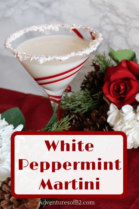 Peppermint Martini Recipe, Peppermint Vodka, Peppermint Martini, Christmas Drinks Alcohol Recipes, Christmas Martini, Christmas Drinks Alcohol, Friends Recipes, Cocktail Ideas, Craft Cocktail