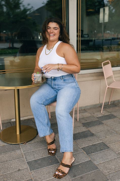 Sophisticated Midsize Outfits, Midsize Jeans Outfit Summer, Casual Day Outfits Midsize, Fit Mid Size, Midsize Midi Dress, Spring 2023 Outfits Midsize, Midsize Classic Style, Midsize Photoshoot Outfit, Midsize Chic Fashion