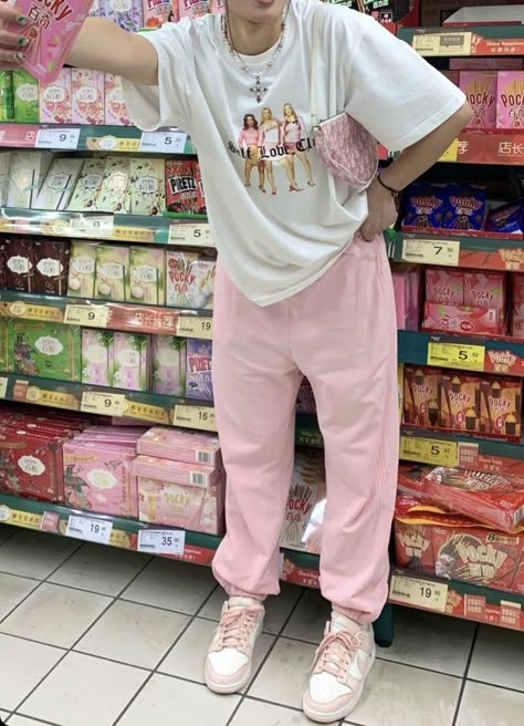 Pastel Outfit Men, Pink Outfits Aesthetic, Soft Boy Outfits, Sanrio Outfits, Gay Outfits, Pink Streetwear, Soft Boy, Pastel Outfit, Mens Outfit Inspiration