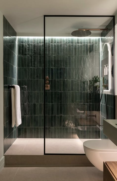 Dark Green Tile, Drømme Bad, Dark Green Bathrooms, Green Tile Bathroom, Bathroom Inspiration Decor, Green Tile, Green Bathroom, Basement Bathroom, Main Bathroom