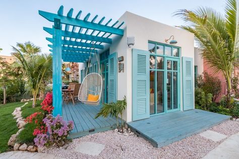 Why A Boutique Hotel Stay Makes for the Perfect Aruba Vacation Experience | Visit Aruba Blog Strand Decor, Aruba Hotels, Visit Aruba, Tiny Beach House, Aruba Resorts, Beach Bungalows, Outdoor Shower, Beach Cottages, Aruba