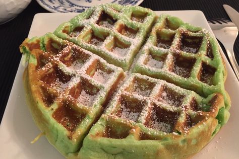 A popular street food among the locals, especially children, is pandan waffle or bánh kẹp lá dứa. This waffle is flavored with pandan and incorporates coconut milk in the batter. It is usually eate… Vietnamese Sweets, Pandan Waffles, Vietnamese Snacks, Vietnamese Dessert, Cambodian Food, Khmer Food, How To Make Waffles, Japanese Street Food, Thai Street Food