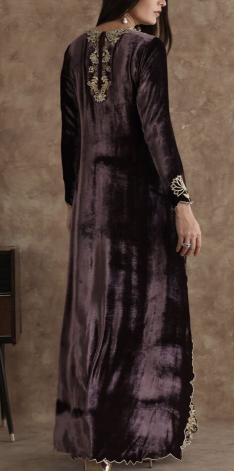 Zardozi Border, Velvet Pakistani Dress, Velvet Palazzo, Velvet Dresses Outfit, Velvet Suit Design, Kurta And Palazzo, Zardozi Work, Velvet Dress Designs, Embroidered Hem