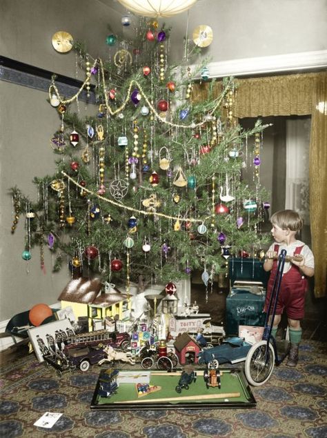 Christmas Tree (Colorized): 1922 look at those awesome old toys. This reminds me of Dad. He would have been five years old in 1922. Dad and I would always shop for the tree, bring it home and decorate it. Mom was busy baking cookies. This took place on Christmas eve, never before. I doubt if daddy had toys like these. They made homemade gifts and toys. Fruits, nuts and candies. Vintage Christmas Trees, Old Time Christmas, Vintage Christmas Photos, Vintage Xmas, Oh Christmas Tree, Christmas Memories, Old Christmas, Old Fashioned Christmas, Antique Christmas