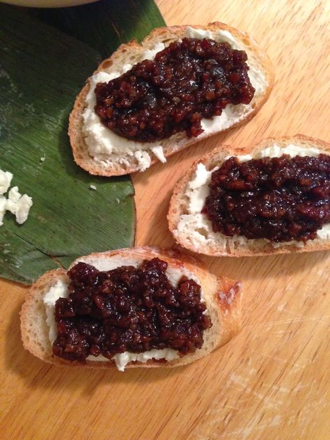 Bacon Jam Crostini, English Farm, Cheese Crostini, Toasted Baguette, Goat Cheese Crostini, Bacon Jam, Snack Dip, Cheese Toast, Catering Ideas