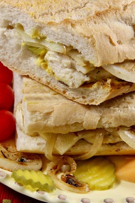 Cuban Chicken Sandwich | "This was AMAZING! I'd give it 6 stars if I could. I ended up pressing mine." #lunchrecipes #lunchinspo #lunchinspiration #lunchideas Latin Cafe, Cuban Sandwich Recipe, Deli Style Sandwiches, Cuban Chicken, Chicken Sandwich Recipe, Cuban Bread, Lunch Inspiration, Cuban Sandwich, Chicken Sandwich Recipes